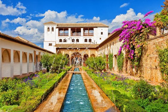 Alhambra (El Hamra) Sarayı