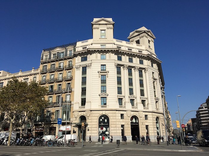 Barselona'da nerede kalınır Eixample